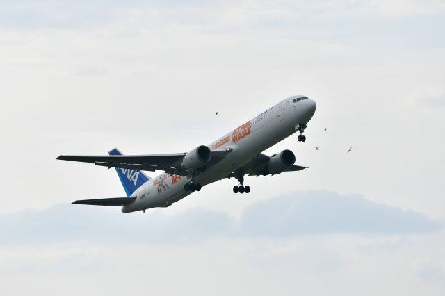 BOEING 767-300 (JA604A)