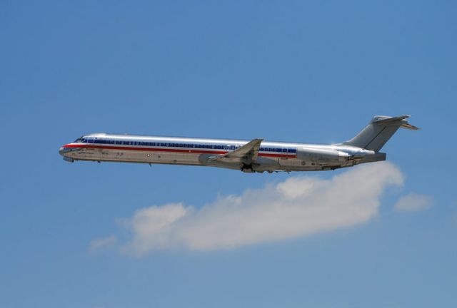 McDonnell Douglas MD-82 (N9413T) - just take-off