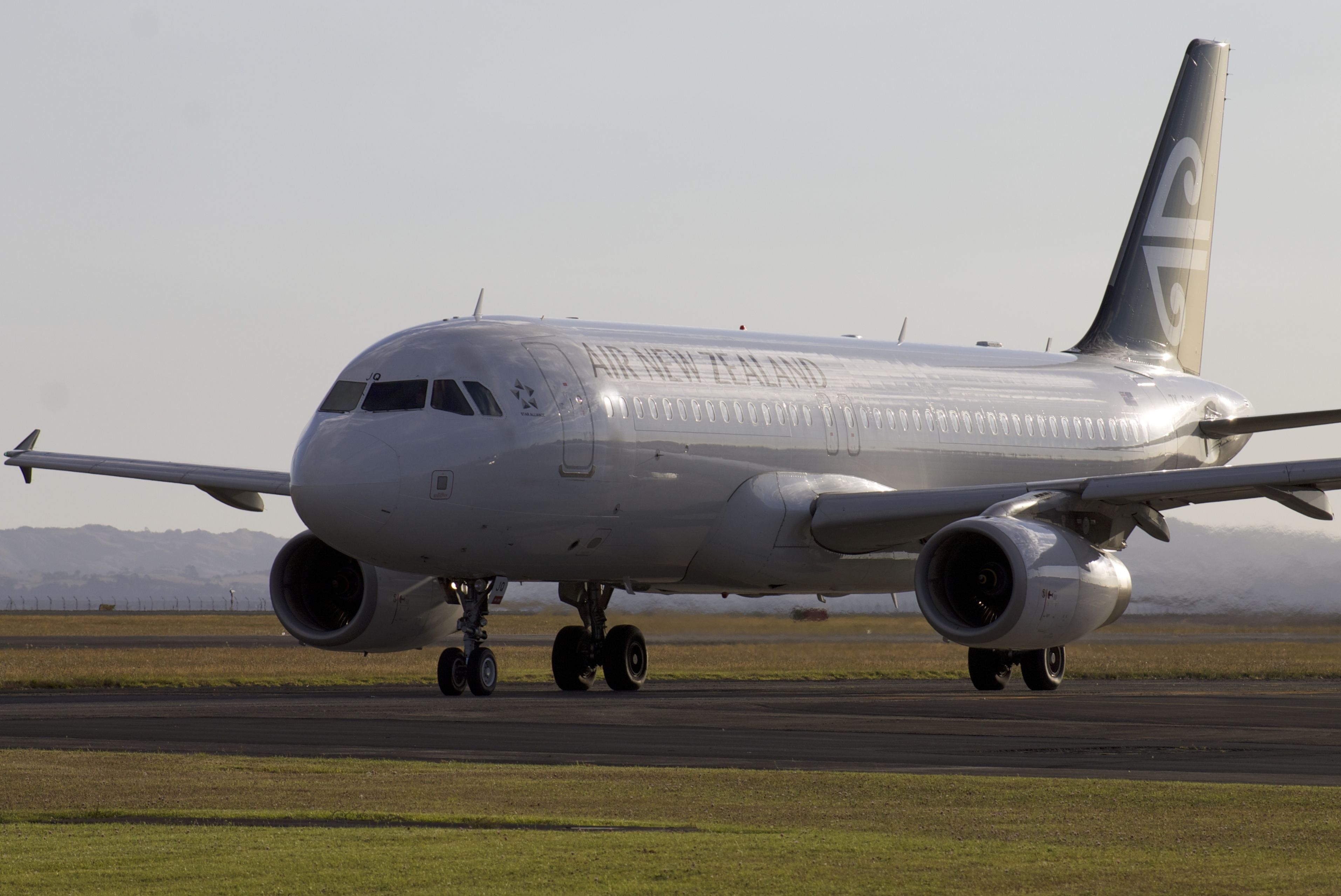 Airbus A320 (ZK-OJQ)