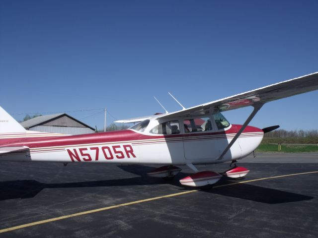 Cessna Skyhawk (N5705R)