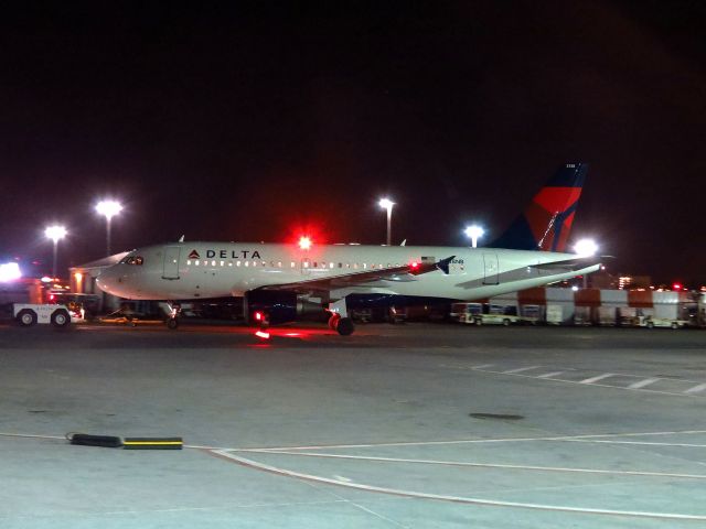 Airbus A319 (N338NB)