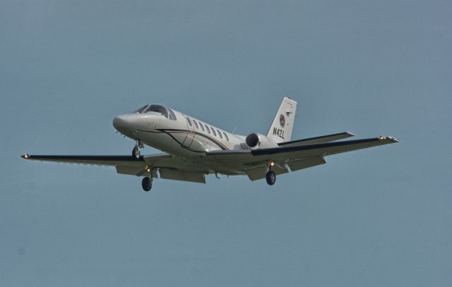 Cessna Citation V (N4ZL) - On final to CYHU, 4-07-2019