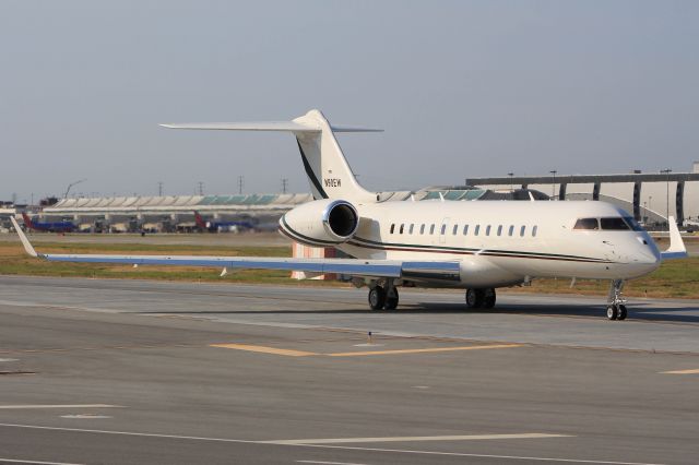 Bombardier Global Express (N90EW)