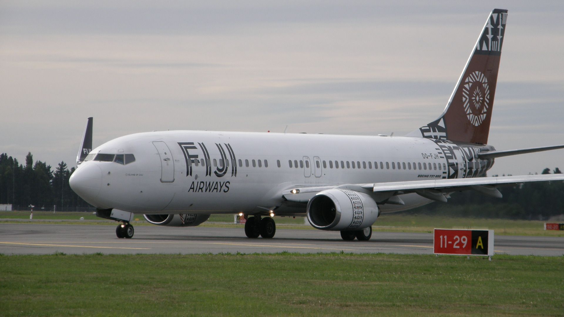 Boeing 737-800 (DQ-FJH)