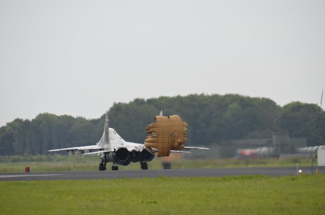MIKOYAN MiG-33 — - MIG Mi-29