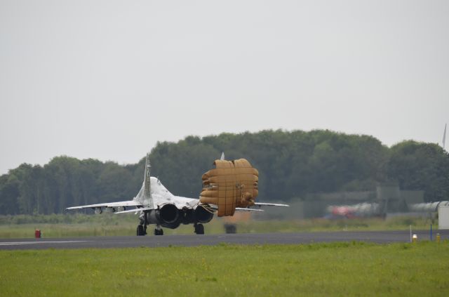 MIKOYAN MiG-33 — - MIG Mi-29