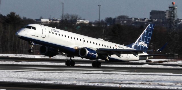 Embraer ERJ-190 (N258JB) - Spotting at PWM..