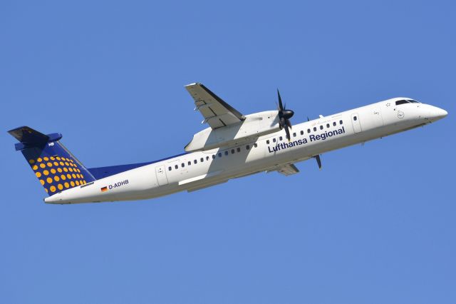 de Havilland Dash 8-400 (D-ADHB)