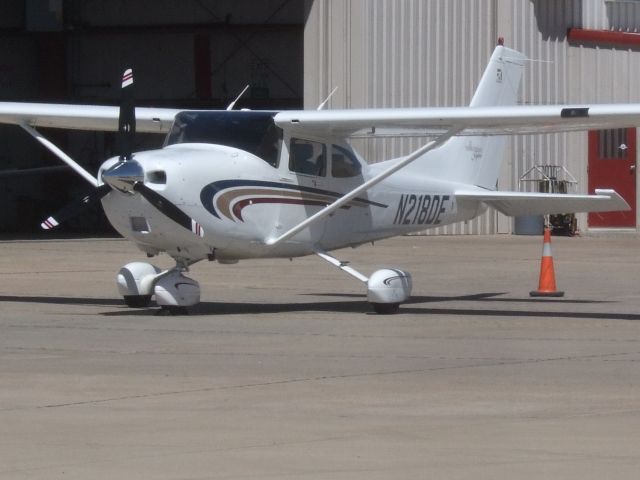 Cessna Skylane (N218DE)