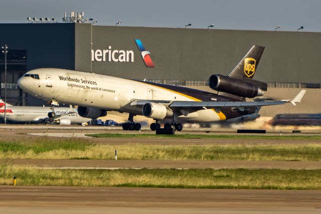 Boeing MD-11 (N296UP)