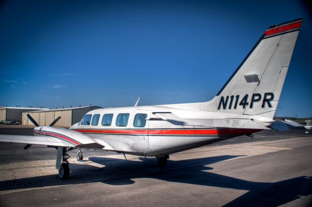 Piper Navajo (N114PR)