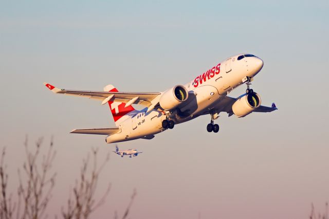 Airbus A220-100 (HB-JBF)