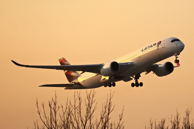 Airbus A350-900 (A7-AMD)