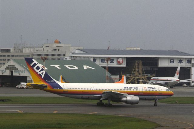 Airbus A300F4-200 (JA8476) - Departure at Tokyo-Haneda Intl Airport Rwy04 on 1986/10/12