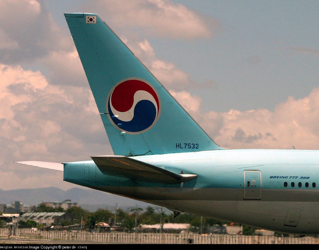 BOEING 777-300 (HL7532)