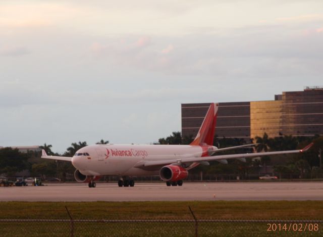 Airbus A330-200 (N334QT)