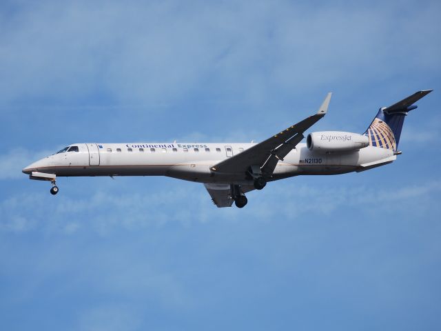 Embraer ERJ-145 (N21130) - Approaching runway 23 - 3/11/09