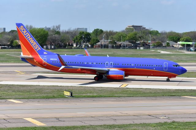 Boeing 737-800 (N8633A)