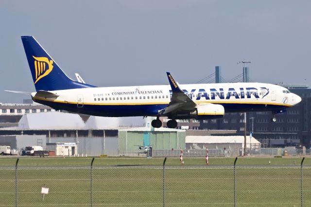 Boeing 737-800 (EI-EFE)