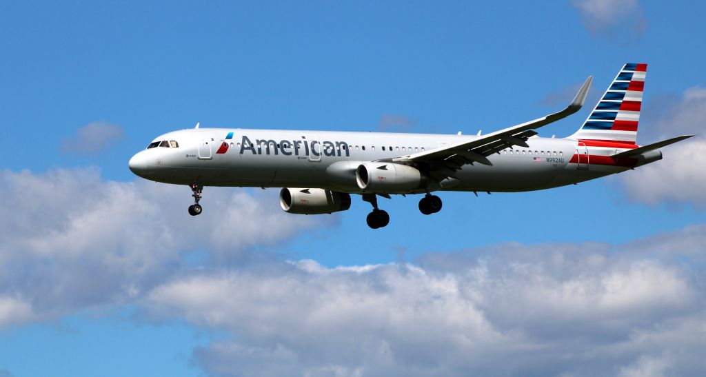 Airbus A321 (N992AU) - On final is this 2016 American Airlines Airbus A321-231 in the Summer of 2020.