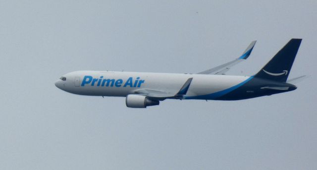 BOEING 767-300 (N457AZ) - Shortly after departure is this 1993 Prime Air Boeing 767-323 in the Autumn of 2020.