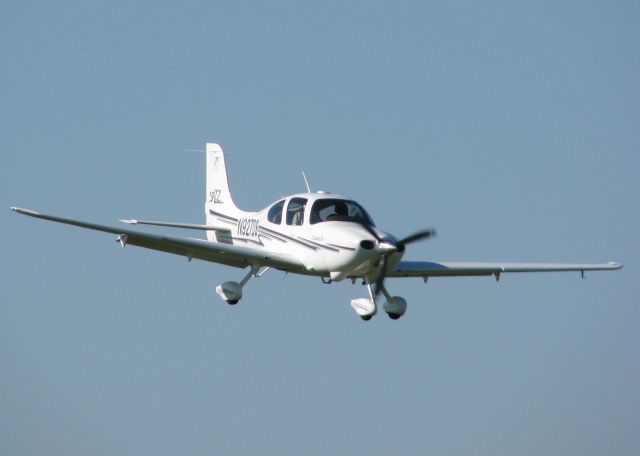 Cirrus SR-22 (N927DS) - Landing on 14 at the Shreveport Downtown airport.