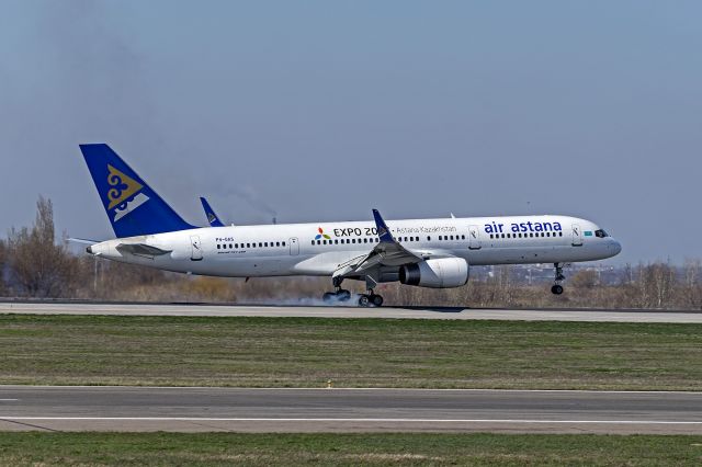 Boeing 757-200 (P4-GAS)