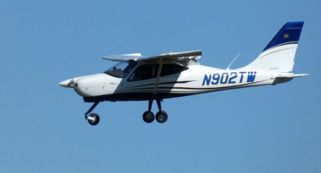 TECNAM P-2008 (N902TW) - On final is this 2017 Costruzioni Aeronautiche Tecnam P2008 in the Autumn of 2020.