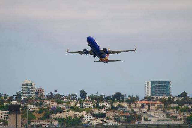 Boeing 737-800 (N8678E)