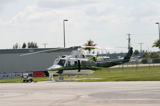 Bell 412 (N911RA)