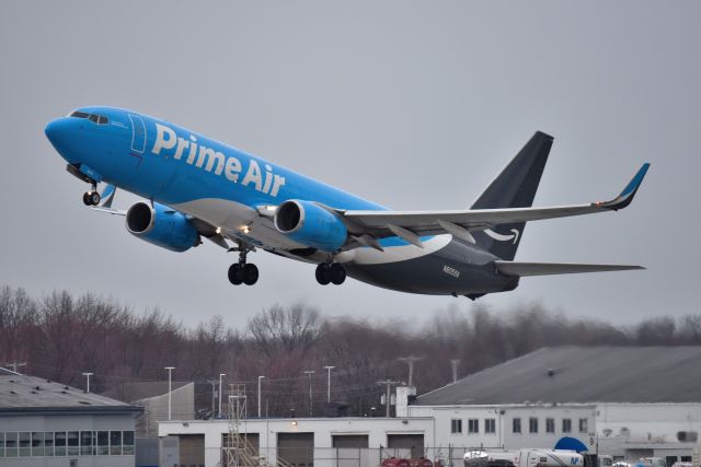 Boeing 737-800 (N8059A) - 03-24-22 Runway 25 departure