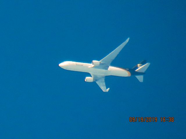 BOEING 767-300 (N329UP)