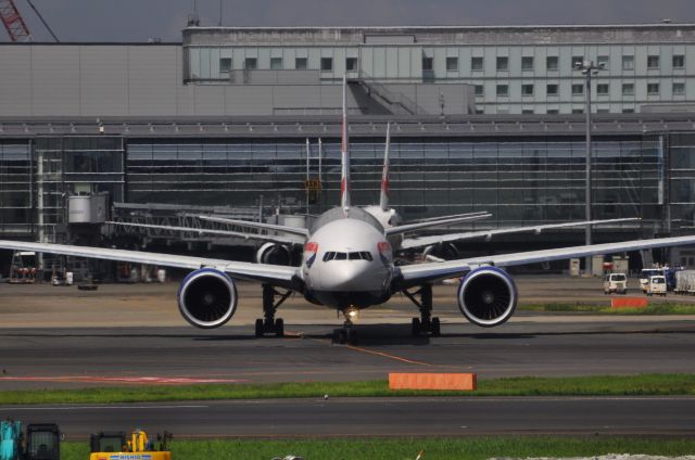 BOEING 777-300ER (G-STBI)