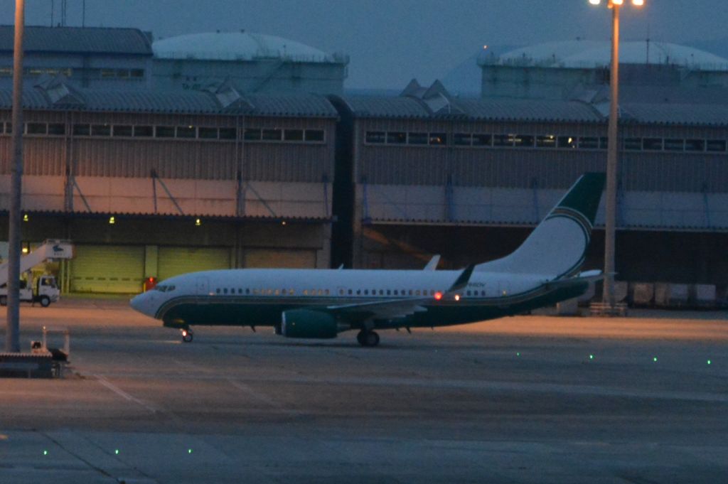 Boeing 737-700 (N260DV)