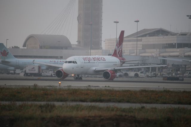 Airbus A319 (N528VA)