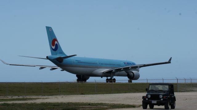 Airbus A330-300 (HL7587)