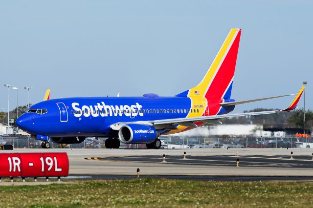 Boeing 737-700 (N913WN)