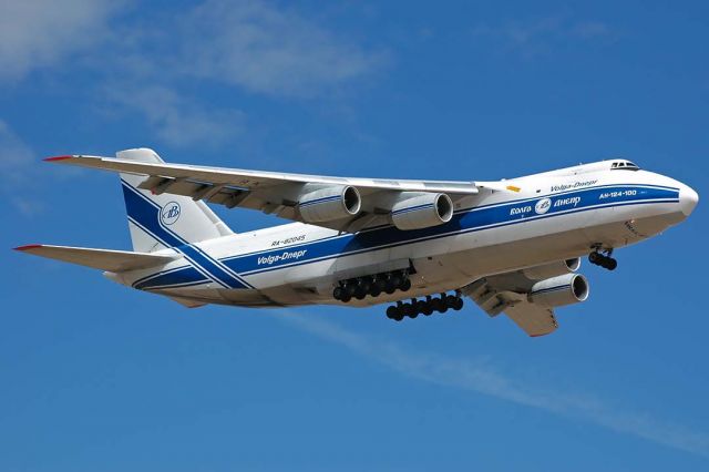 Antonov An-124 Ruslan (RA-82045) - Volga-Dnepr An-124 Ruslan RA82045 Flight VDA3424 on approach to Runway 17 at the Southern California Logistics Airport at Victorville, California on March 14, 2006.