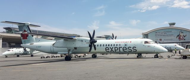 de Havilland Dash 8-400 (C-GGOF)
