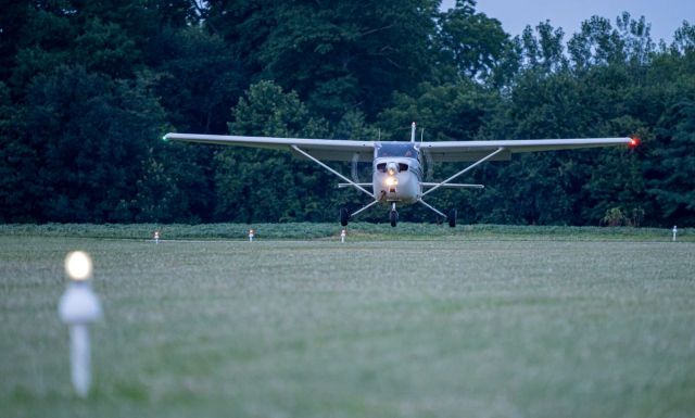 Cessna Skyhawk (N1057F) - Photo taken by unknown