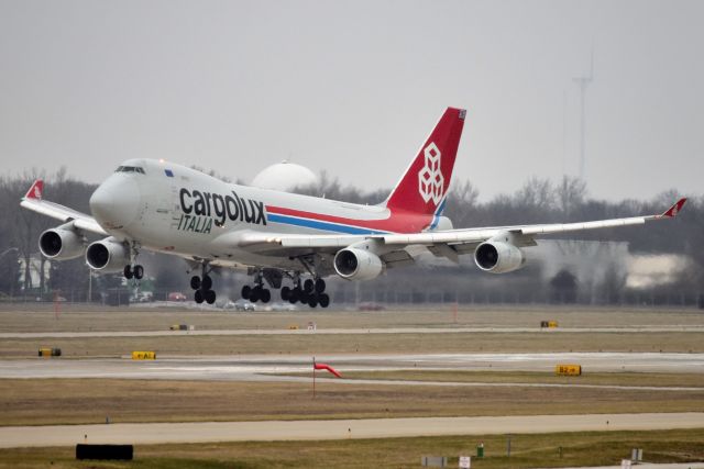 Boeing 747-400 (LX-TCV) - Landing 23-R on 01-06-22