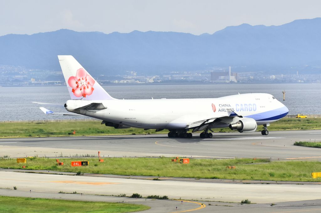 Boeing 747-400 (B-18716)