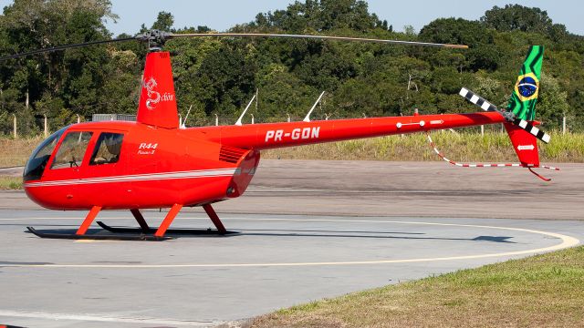 Robinson R-44 (PR-GDN)