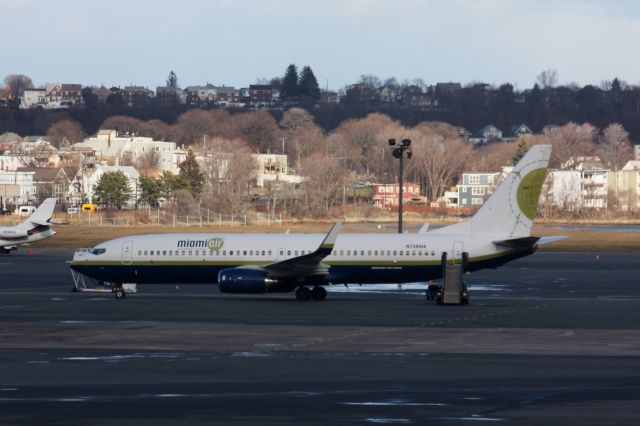 Boeing 737-800 (N738MA)