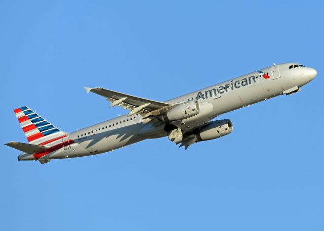 Airbus A321 (N916US)