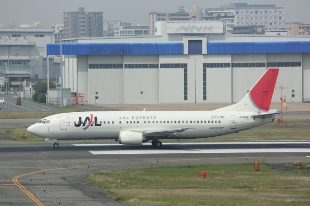 BOEING 737-400 (JA8992)