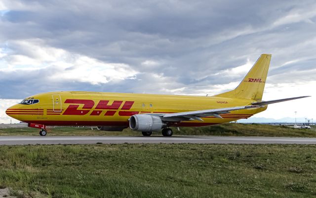 BOEING 737-400 (N494SA)