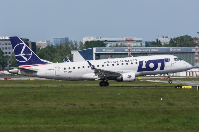 Embraer 175 (SP-LID) - WAW SPOTTING