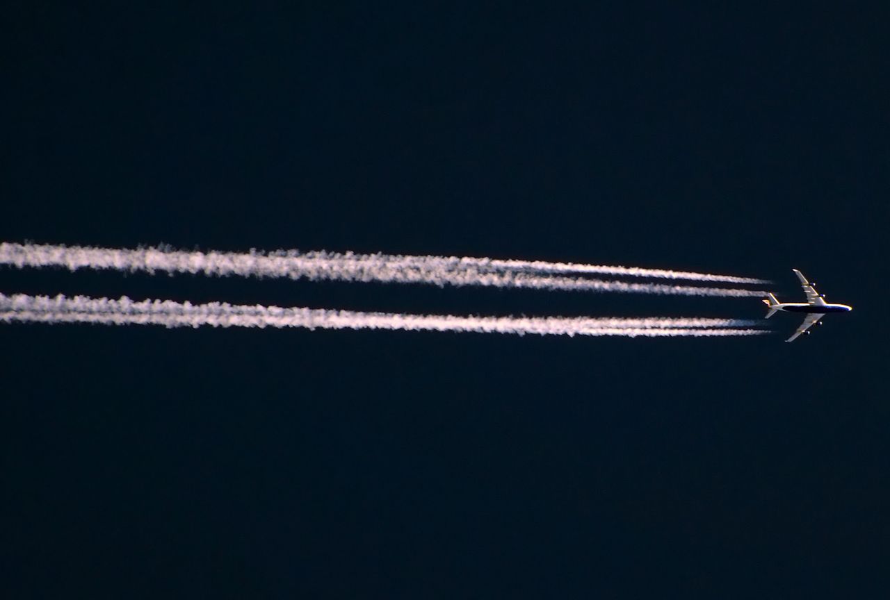 Boeing 747-400 — - United Airlines 747-400 overhead at IAH