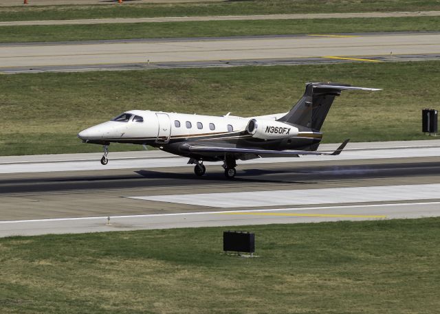 Embraer Phenom 300 (N360FX) - Flexjet arriving into Dallas Love Field.